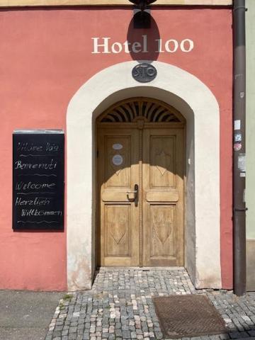 Hotel 100 Pardubice Esterno foto
